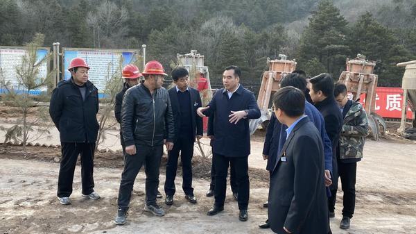 蒲白礦業(yè)公司黨委書(shū)記、董事長(zhǎng)沈顯華一行蒞臨陜煤建設(shè)礦建二公司建莊項(xiàng)目部檢查指導(dǎo)工作