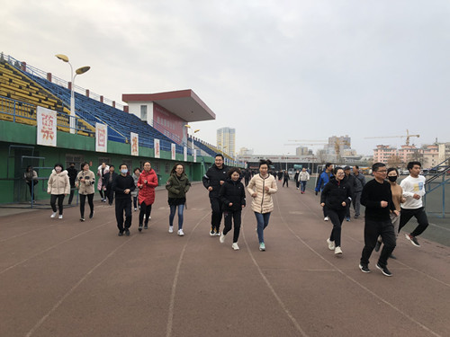 陜煤建設(shè)機電安裝公司舉辦2019年職工冬季越野賽