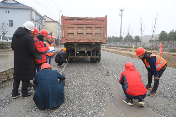 用實干贏得尊嚴 從奮斗書寫青春