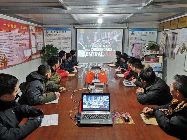 陜煤建設(shè)各單位積極開(kāi)展反恐怖宣傳工作