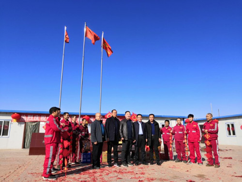 王明智、王寧春節(jié)看望慰問一線職工