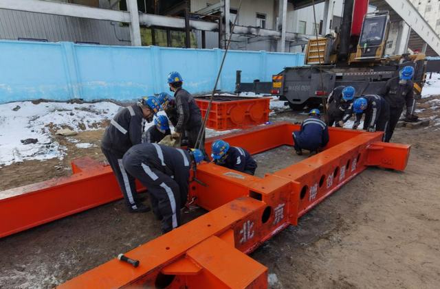 陜煤建設(shè)洗選煤運(yùn)營(yíng)公司紅柳林洗煤廠項(xiàng)目部312破碎機(jī)安裝工程順利完工