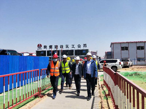 榆林化學(xué)公司董事長(zhǎng)宋世杰蒞臨天工公司1、2#宿舍檢查指導(dǎo)工作