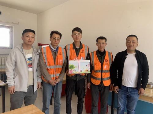 陜煤建設(shè)銅煤公司第十六項(xiàng)目部為職工舉辦“不負(fù)韶華時(shí)光，愛與責(zé)任同行”月度主題生日會(huì)