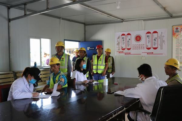 陜煤建設(shè)澄合分公司土建三部體檢+講座給工友送關(guān)愛