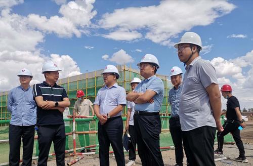 鐵路物流集團(tuán)副總經(jīng)理李博一行深入陜煤建設(shè)銅煤公司承建的靖神鐵路孟家灣站施工現(xiàn)場(chǎng)檢查指導(dǎo)工作