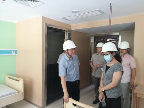 陜西煤化健強(qiáng)實(shí)業(yè)有限公司董事長楊甲安蒞臨西煤機(jī)養(yǎng)老院項(xiàng)目檢查指導(dǎo)工作