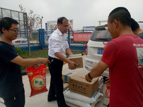 陜煤建設(shè)天工公司：中儲(chǔ)糧項(xiàng)目滑模忙，領(lǐng)導(dǎo)關(guān)懷送一線