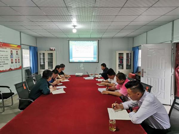 陜煤建設(shè)韓城分公司土建十二項(xiàng)目部開展“黨課我來(lái)講”活動(dòng)