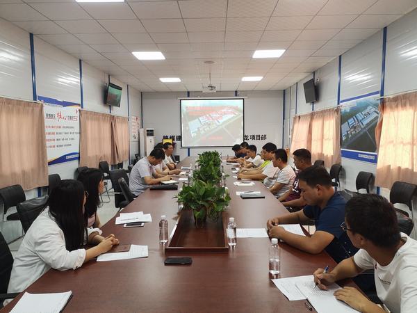 公司領(lǐng)導(dǎo)司正林一行深入渭南分公司南京金龍項目部召開青工座談會