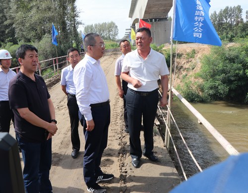 榆林市委副書記、市長李春臨深入陜煤建設路橋分公司靖神鐵路項目調研指導