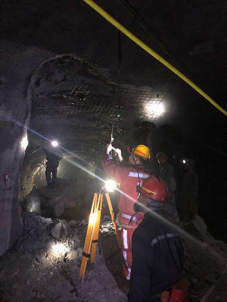 陜煤建設(shè)礦建二公司冶坪項(xiàng)目部1302工作面運(yùn)輸聯(lián)絡(luò)巷順利貫通