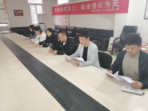 陜煤建設(shè)銅煤公司第二十三項(xiàng)目部黨支部開(kāi)展“學(xué)習(xí)英雄精神，照亮中華復(fù)興之路”主題黨日活動(dòng)