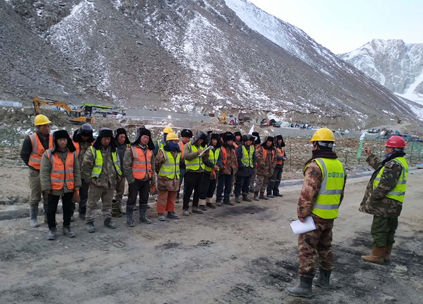 陜煤建設(shè)礦建三公司：開(kāi)好班前會(huì)，彈好安全管理“前奏曲”