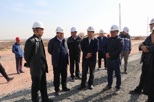 陜西鐵路物流集團副總經(jīng)理李博一行深入靖神鐵路項目部檢查指導