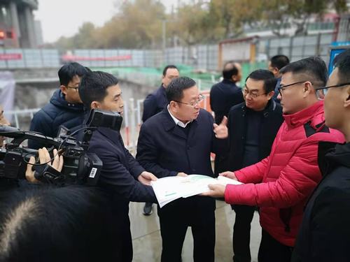 咸陽(yáng)市副市長(zhǎng)王靖深入住建局南廣場(chǎng)地下停車場(chǎng)調(diào)研、視察工作