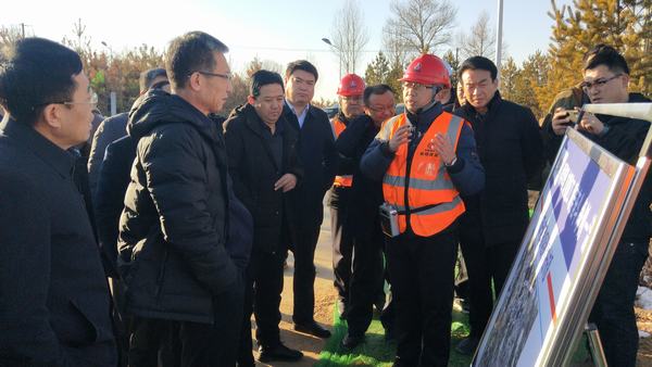 榆林市政協(xié)副主席、政府秘書長、科創(chuàng)新城管委會主任趙志平一行蒞臨科創(chuàng)新城市政一期工程N1項目指導工作