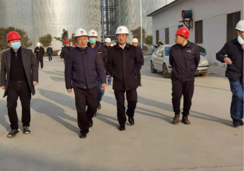 神渭管道董事長李冰一、副總經(jīng)理王東民、建設(shè)集團(tuán)總經(jīng)理王明智等人蒞臨神渭管道輸煤項(xiàng)目富余煤漿應(yīng)用工程開展春節(jié)慰問暨春季攻堅(jiān)活動