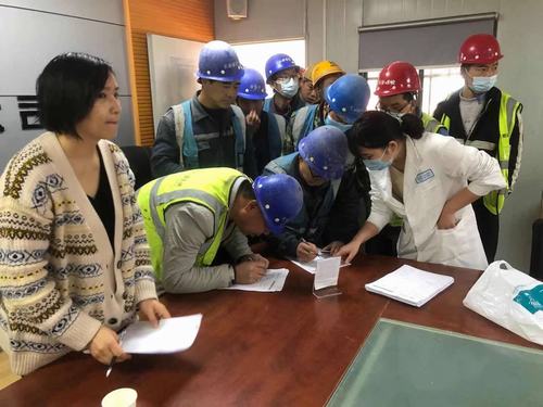 陜煤建設(shè)銅煤公司西安項目部組織現(xiàn)場勞務(wù)工人進(jìn)行健康體檢