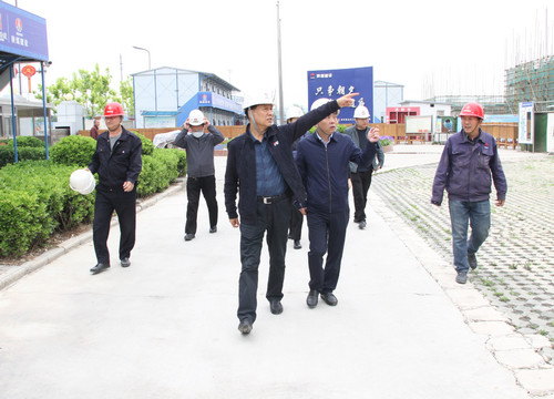 侯本英深入山水逸境小區(qū)、老城改造項目調(diào)研指導(dǎo)工作