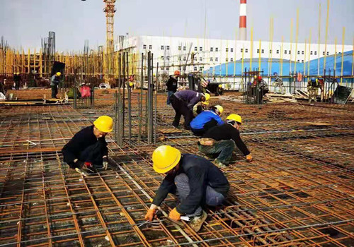 揮灑汗水，亮劍拼搏，以勞動(dòng)為五一添色彩