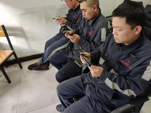 陜煤建設(shè)洗選煤運(yùn)營公司檸條塔運(yùn)營項(xiàng)目部開展《職業(yè)病防治法》宣傳周活動(dòng)