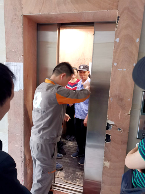 陜煤建設(shè)公司開展電梯應(yīng)急演練活動