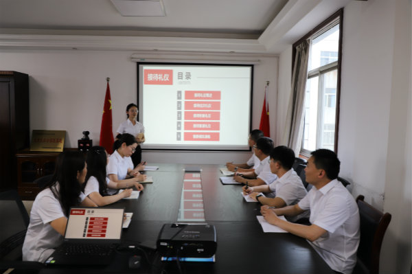 陜煤建設(shè)漢中分公司精心舉辦商務(wù)禮儀培訓(xùn)