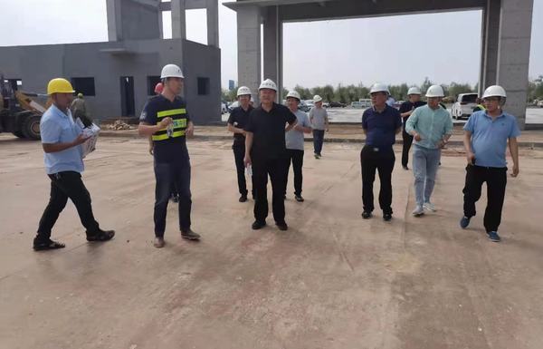 榆林市住建局局長雷亞成蒞臨榆林公司承建的榆林市民兵訓(xùn)練基地項(xiàng)目檢查指導(dǎo)工作