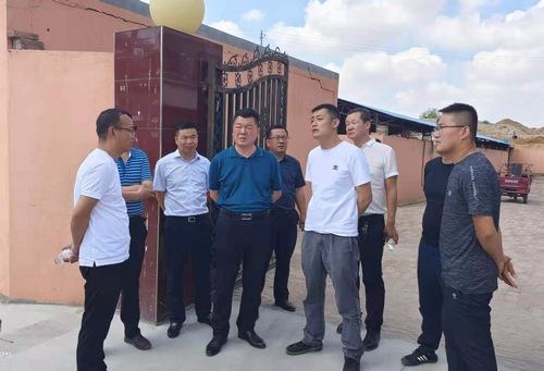 榆林市榆陽區(qū)副區(qū)長王新剛蒞臨陜煤建設路橋分公司靖神鐵路項目現(xiàn)場調研征地拆遷工作