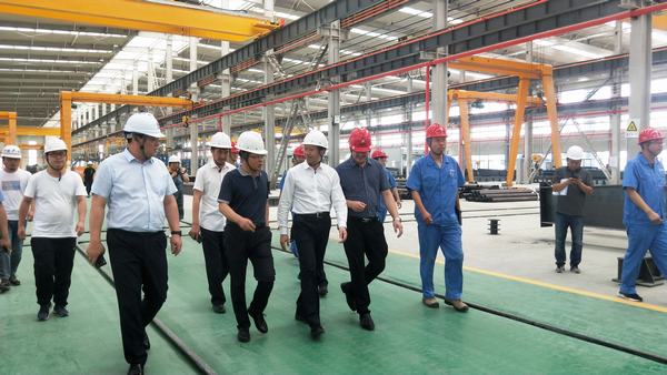 榆林市副市長陳忠蒞臨榆林市杭蕭綠色鋼結構產業(yè)制造基地項目調研指導工作