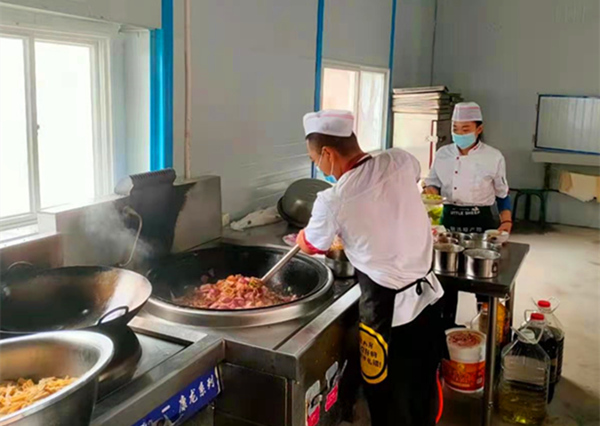 陜煤建設(shè)礦建三公司崔木項(xiàng)目部： 為職工辦實(shí)事，“新”食堂暖人心