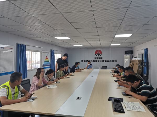 陜煤建設(shè)韓城分公司土建二項目部開展“警企攜手，全民反詐”宣傳活動