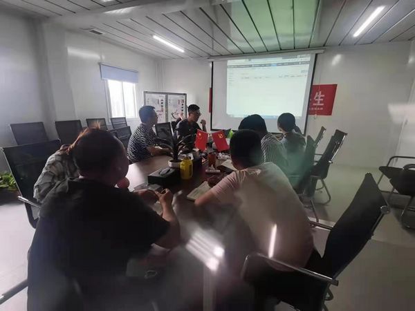 陜煤建設(shè)天工公司渭陽佳苑項(xiàng)目部“數(shù)字平臺(tái)+現(xiàn)場(chǎng)互動(dòng)”提升崗位技能