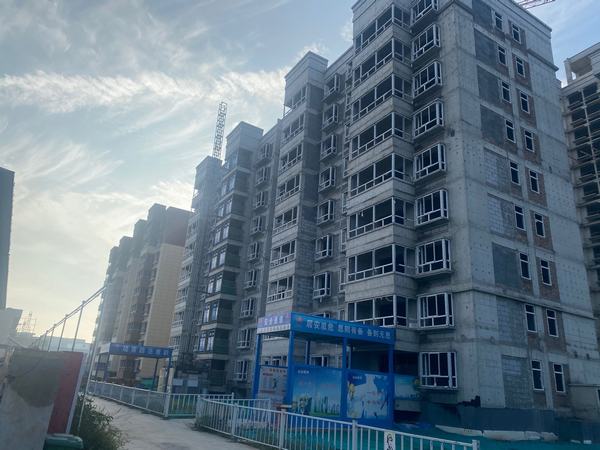 陜煤建設(shè)銅煤公司承建的白水縣萬(wàn)榮錦園小區(qū)2#、3#樓獲評(píng)“市級(jí)文明工地”稱號(hào)