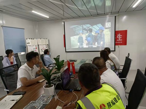 陜煤建設(shè)天工公司渭陽(yáng)佳苑項(xiàng)目“觀視頻+防風(fēng)險(xiǎn)+遏事故” 迎雙節(jié)