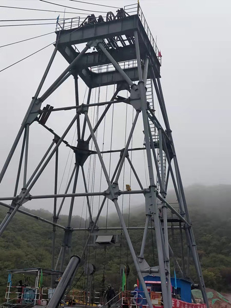 陜煤建設(shè)機(jī)電安裝公司:啟動(dòng)應(yīng)急預(yù)案確保井筒裝備施工安全