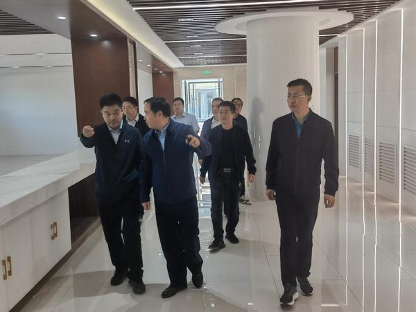 陜煤集團(tuán)陜西鐵路物流集團(tuán)黨委書記、董事長(zhǎng)趙國(guó)智蒞臨靖神鐵路孟家灣站機(jī)輛中心檢查指導(dǎo)工作