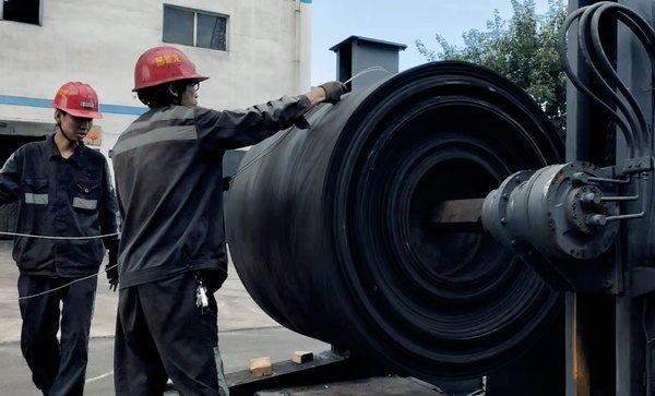 陜煤建設洗選煤運營公司澄合山陽運營項目部：分秒必爭，奮戰(zhàn)檢修慶祖國華誕