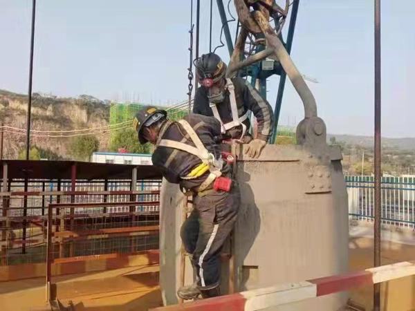 陜煤建設礦建二公司開展立井提升運輸系統(tǒng)應急演練