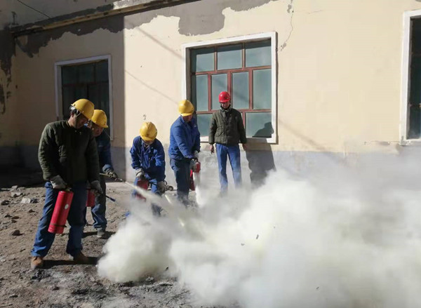 陜煤建設(shè)機(jī)電安裝公司新疆項目部開展消防安全演練