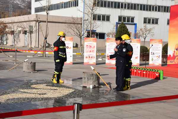 陜煤建設(shè)煤礦運(yùn)營(yíng)服務(wù)分公司：消防“實(shí)戰(zhàn)”演練 增強(qiáng)應(yīng)急能力