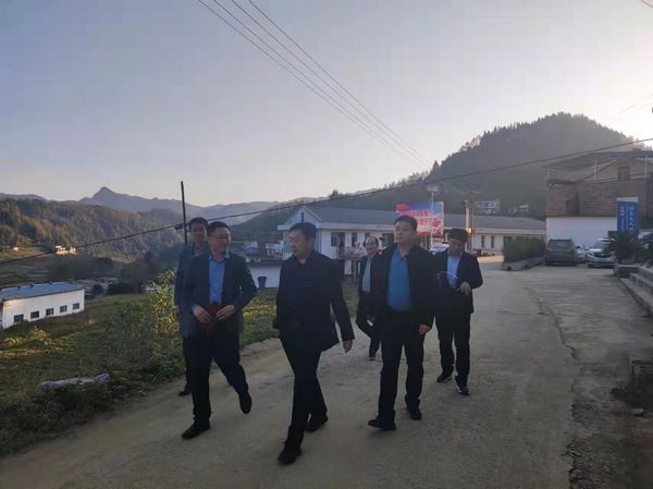 陜煤集團(tuán)紀(jì)委督導(dǎo)組深入建設(shè)集團(tuán)定點(diǎn)幫扶村開(kāi)展督導(dǎo)調(diào)研