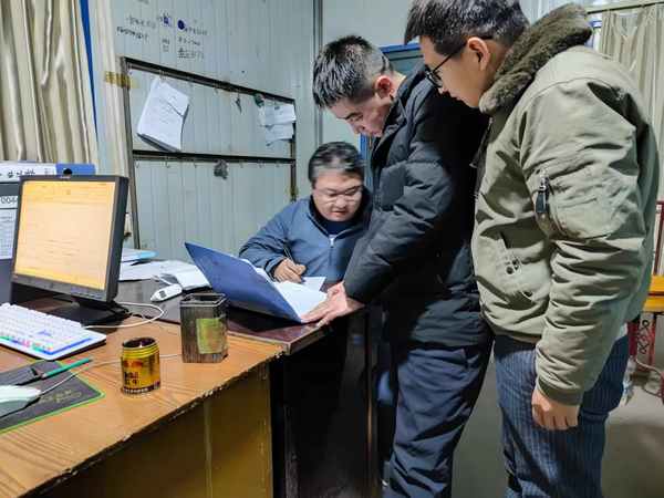 陜煤建設(shè)煤礦運(yùn)營(yíng)服務(wù)分公司：青監(jiān)崗“零點(diǎn)行動(dòng)”為安全保駕護(hù)航