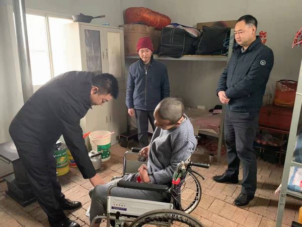 陜煤建設(shè)礦建二公司開展春節(jié)前困難職工慰問活動