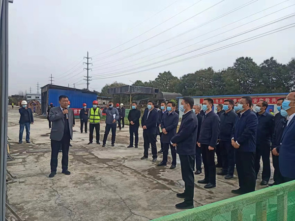 涇陽縣縣委書記拓巍峰、縣長郝瑞耀一行蒞臨陜煤建設(shè)咸陽分公司涇陽縣西城保障房項目觀摩調(diào)研