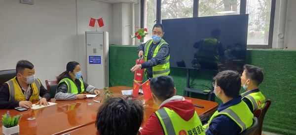 陜煤建設(shè)銅煤公司基層項(xiàng)目部開(kāi)展消防應(yīng)急演練，筑起安全防火墻