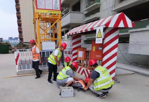 陜煤建設(shè)銅煤公司延安項(xiàng)目部開(kāi)展觸電事故應(yīng)急演練