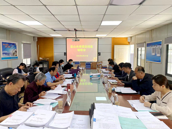 陜煤集團(tuán)專家組一行對大秦置業(yè)公司藍(lán)山水岸項(xiàng)目檔案進(jìn)行驗(yàn)收指導(dǎo)