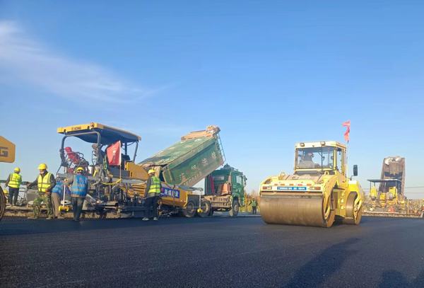 助力“十七運(yùn)” 建設(shè)集團(tuán)榆林市科創(chuàng)新城市政一期工程N(yùn)1項(xiàng)目在行動